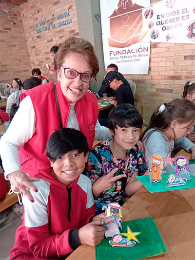 voluntaria-ameco-niños-pandevidacer